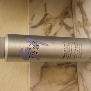 Monat Glossy Shine Mist